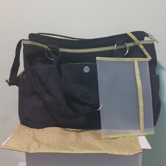 The PERFECT BABY DIAPER BAG THAT FITS EVERYTHING - Picture 3 of 6